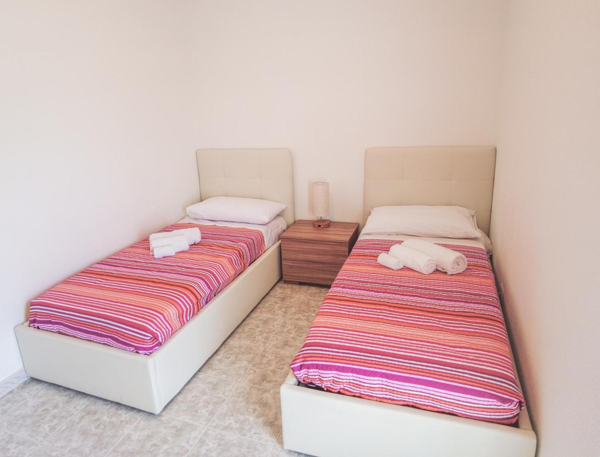 Budget Beds アルゲーロ エクステリア 写真