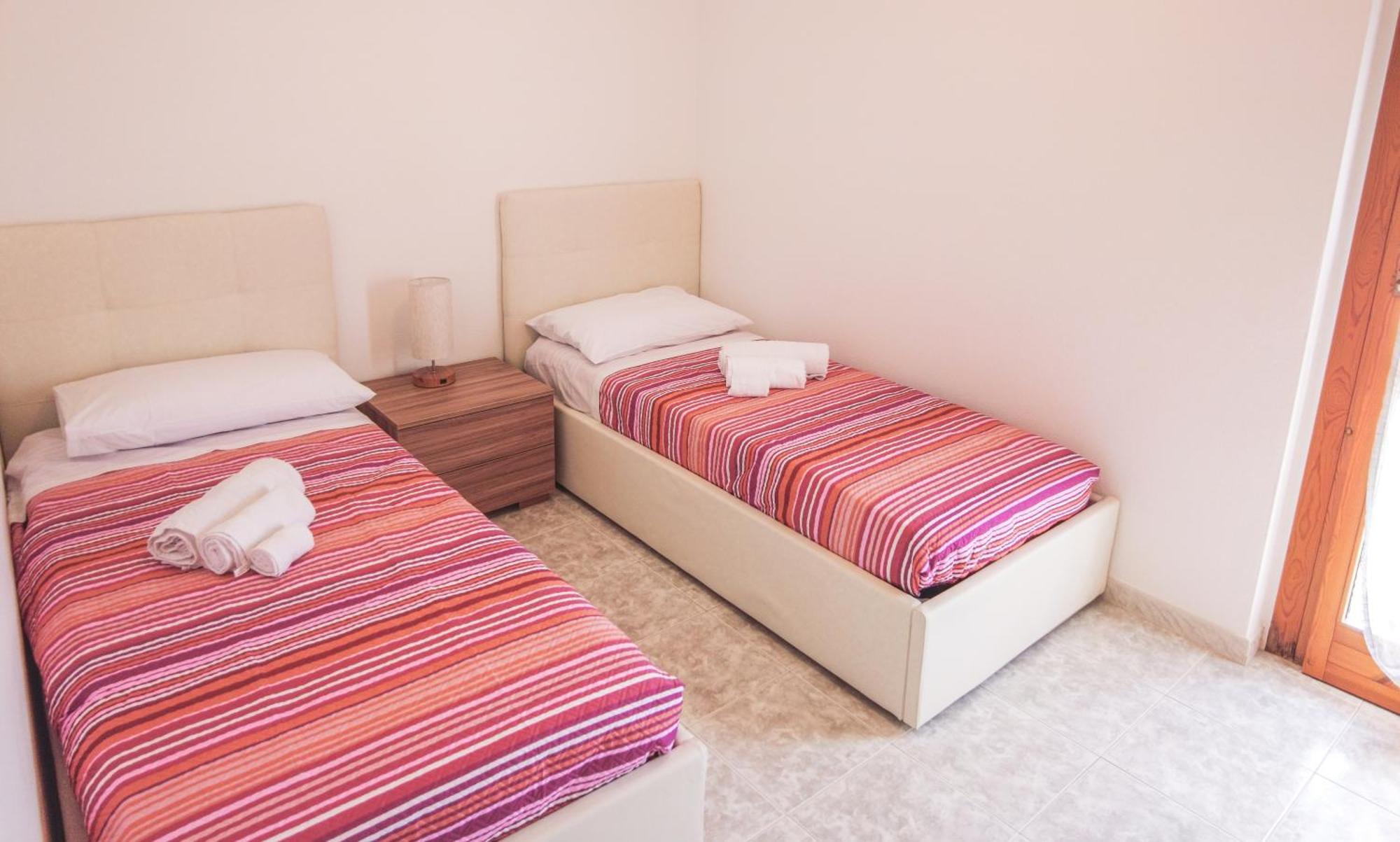 Budget Beds アルゲーロ エクステリア 写真